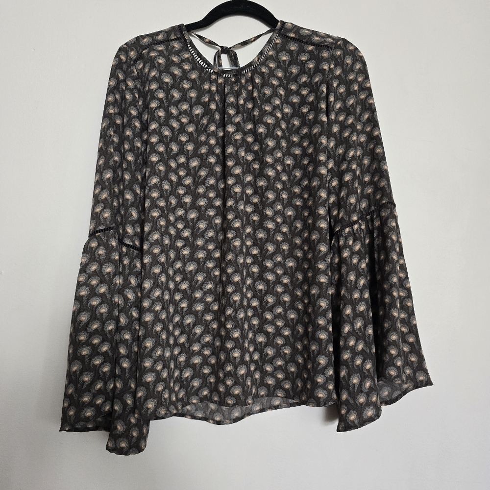 ANN TAYLOR LOFT Boho Peacock FeatherPrint Bell Sleeve Blouse Grey